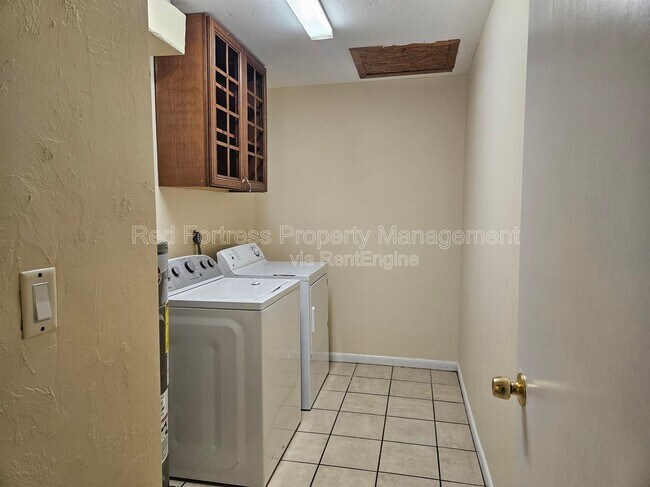 Building Photo - 3339 Edgewood Ave