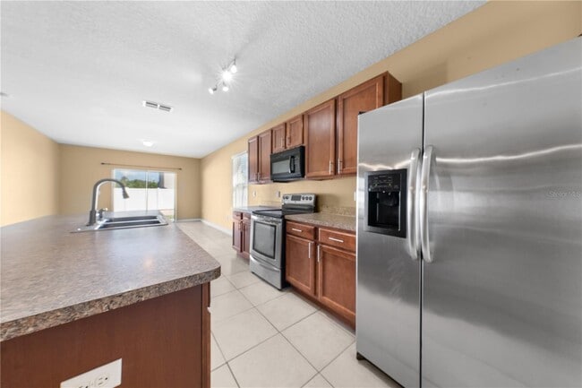 Building Photo - 1073 Brenton Manor Dr