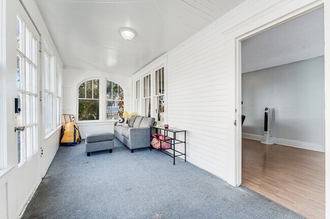 Building Photo - 135 Lorentz St