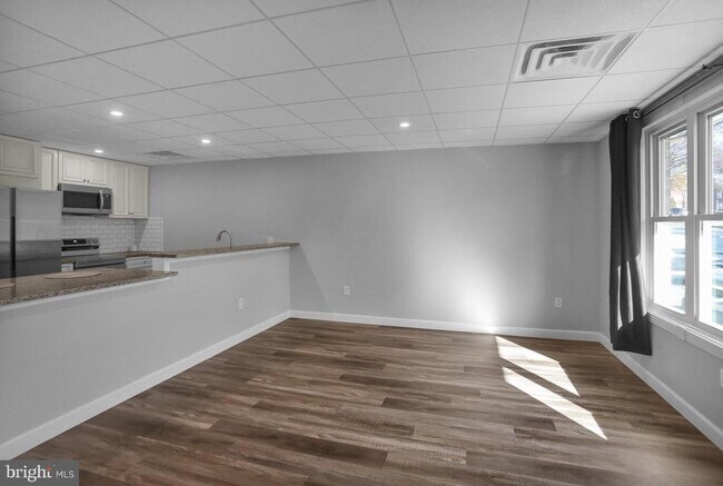 Building Photo - 933 N Hanover St