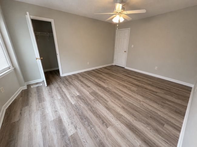 Building Photo - NOW LEASING FOR AUGUST OR JULY 2026! 1/2 DEPOSIT SPECIAL