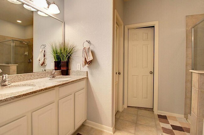 Building Photo - 1246 Glenwood Canyon Ln