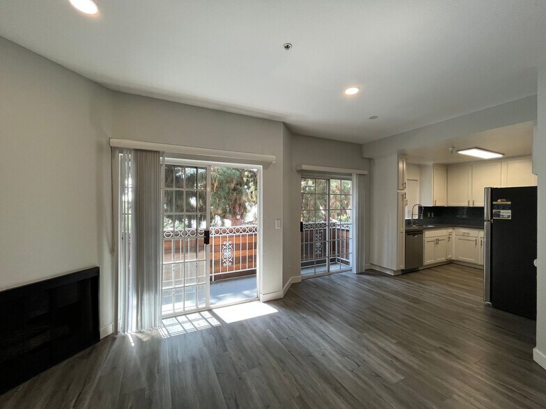 Interior Photo - 7057 Lanewood Ave
