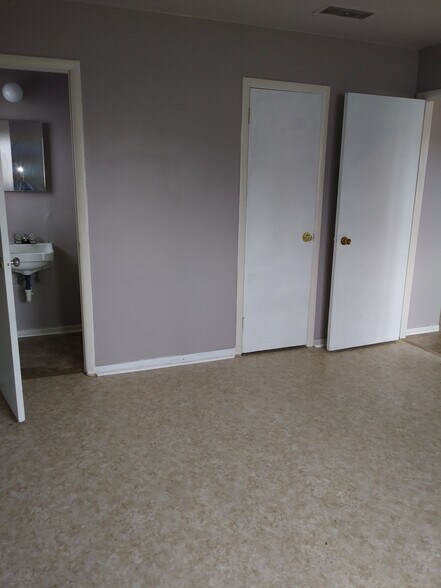 Master Bedroom with 1/2 bath - 7005 John Adams Way