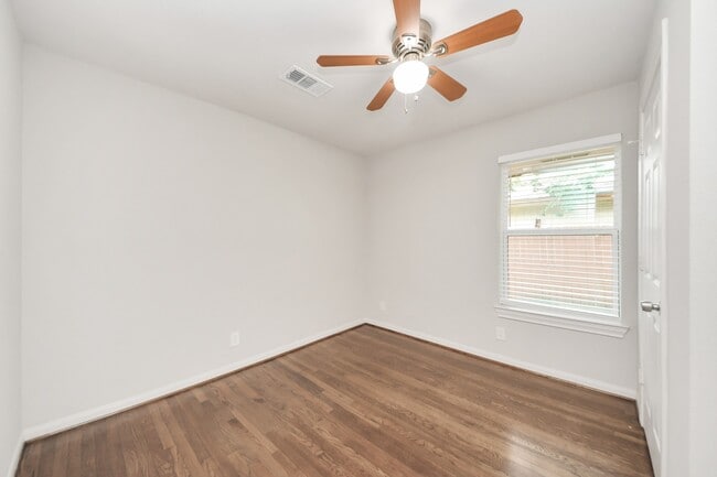 Building Photo - 8102 Bob White Dr