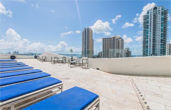 Building Photo - 335 S Biscayne Blvd