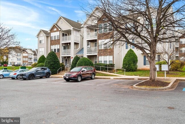 Building Photo - 5640 Wade Ct