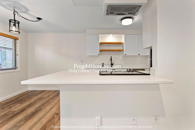 Building Photo - Wonderful Two Bedroom Condo In SE Portland!