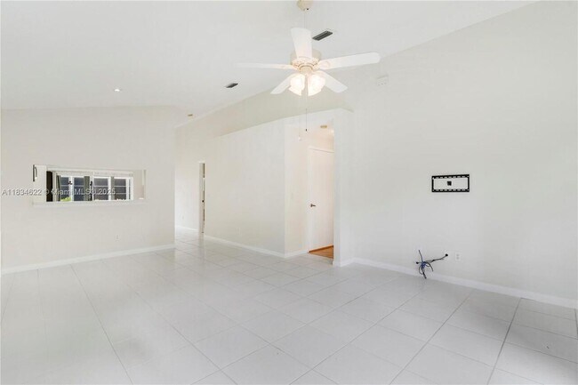 Building Photo - 653 NW San Remo Cir