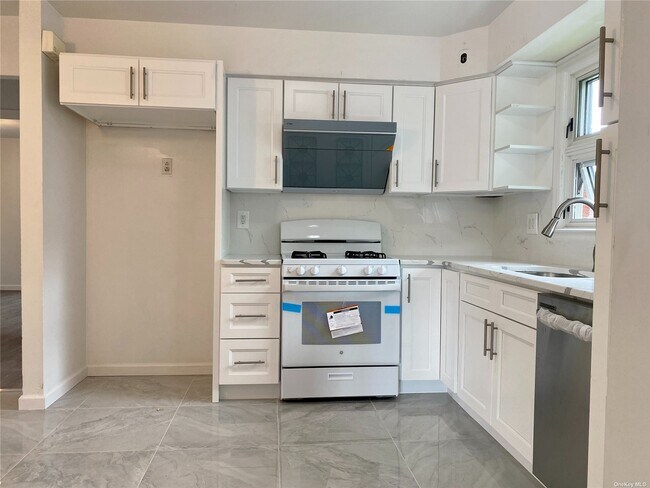 Building Photo - 160-15-16016 16th Ave