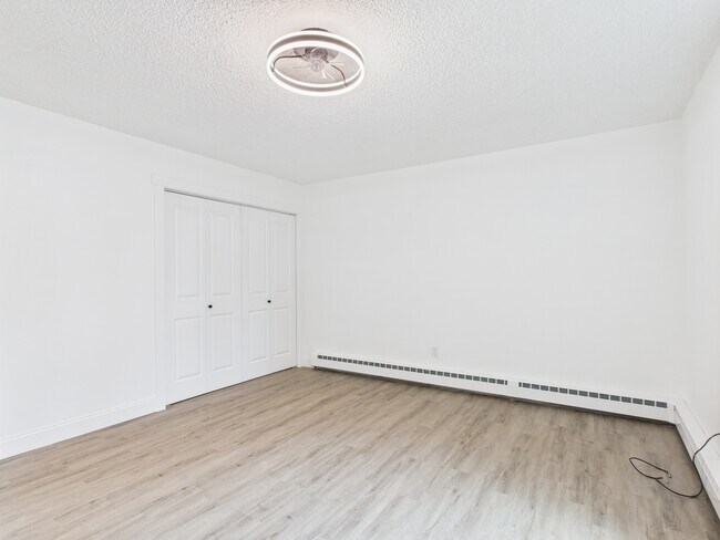 Building Photo - 2663 S Turner St