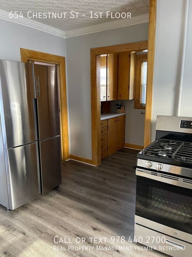 Building Photo - 654 Chestnut St