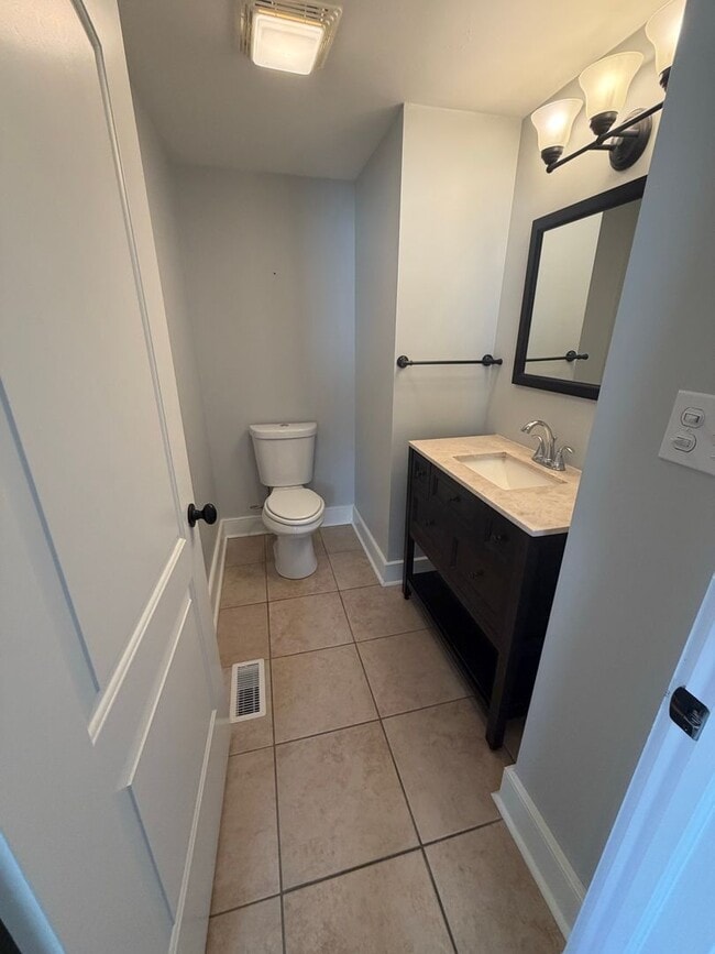 Building Photo - Beautifully Renovated Swansboro Home