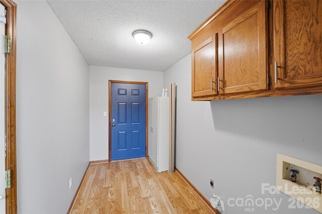 Building Photo - 319 Deep Forest Ct