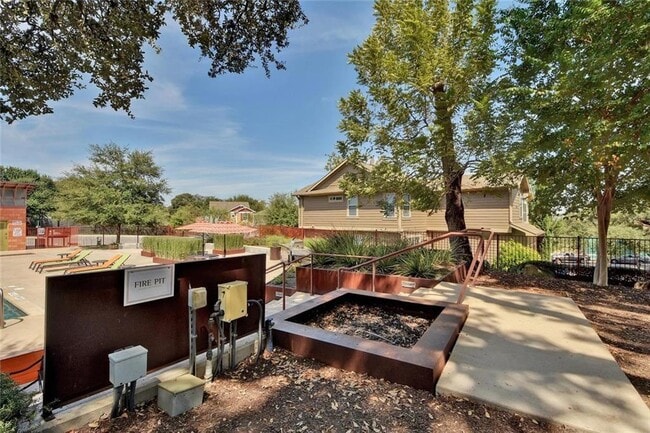 Building Photo - 3000 Pither Ln