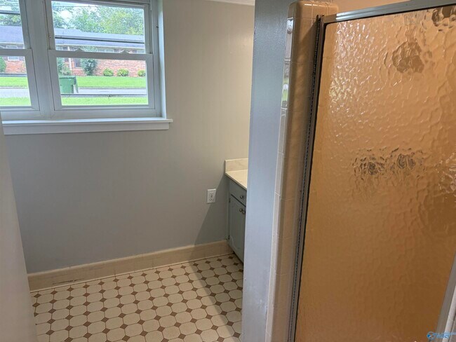 Building Photo - 2109 Villaret Dr SW