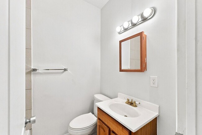 Building Photo - 926 Binford St