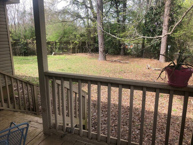 Building Photo - 322 Ray Ave