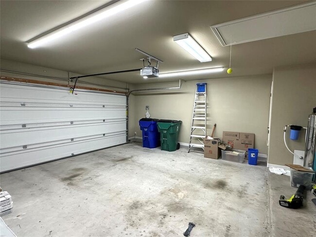 Building Photo - 615 Spanish Mustang Dr