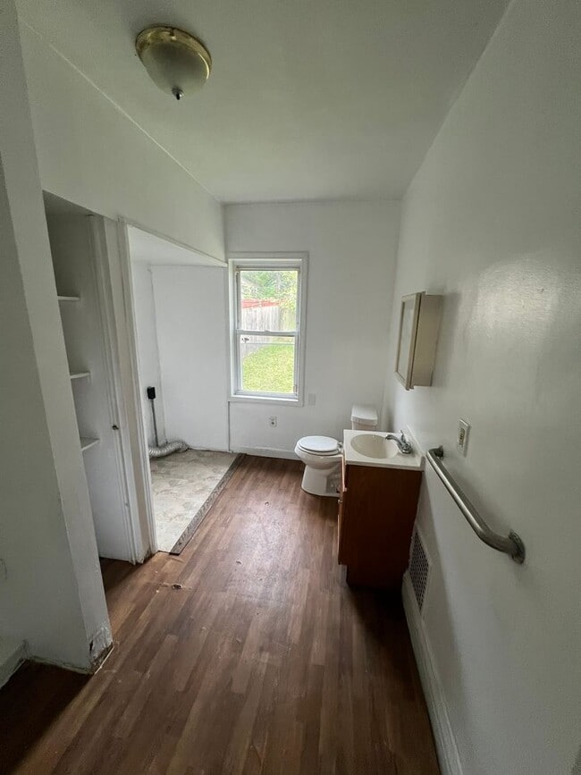 Building Photo - 4 Bedroom Single Family in Cleveland ,Ohio