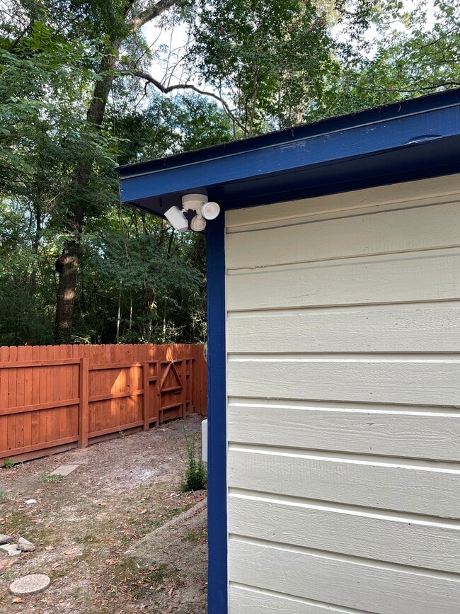 Building Photo - 2058 Shadow Rock Dr