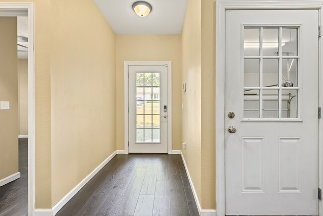 Building Photo - 68 Richard Dr