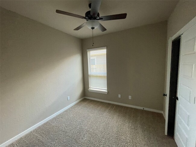 Building Photo - 9789 Grosbeak Ln