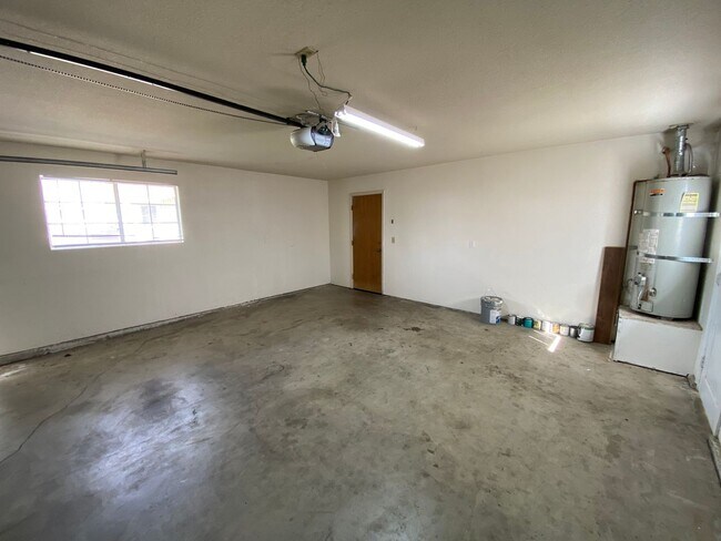 Building Photo - Lovely home for Rent in NW Visalia, located in the Oak West Neighborhood. Coming soon