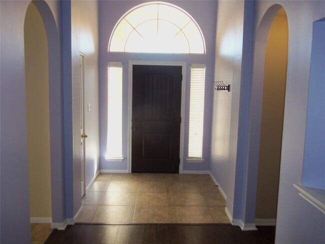 Building Photo - 8916 Colberg Dr