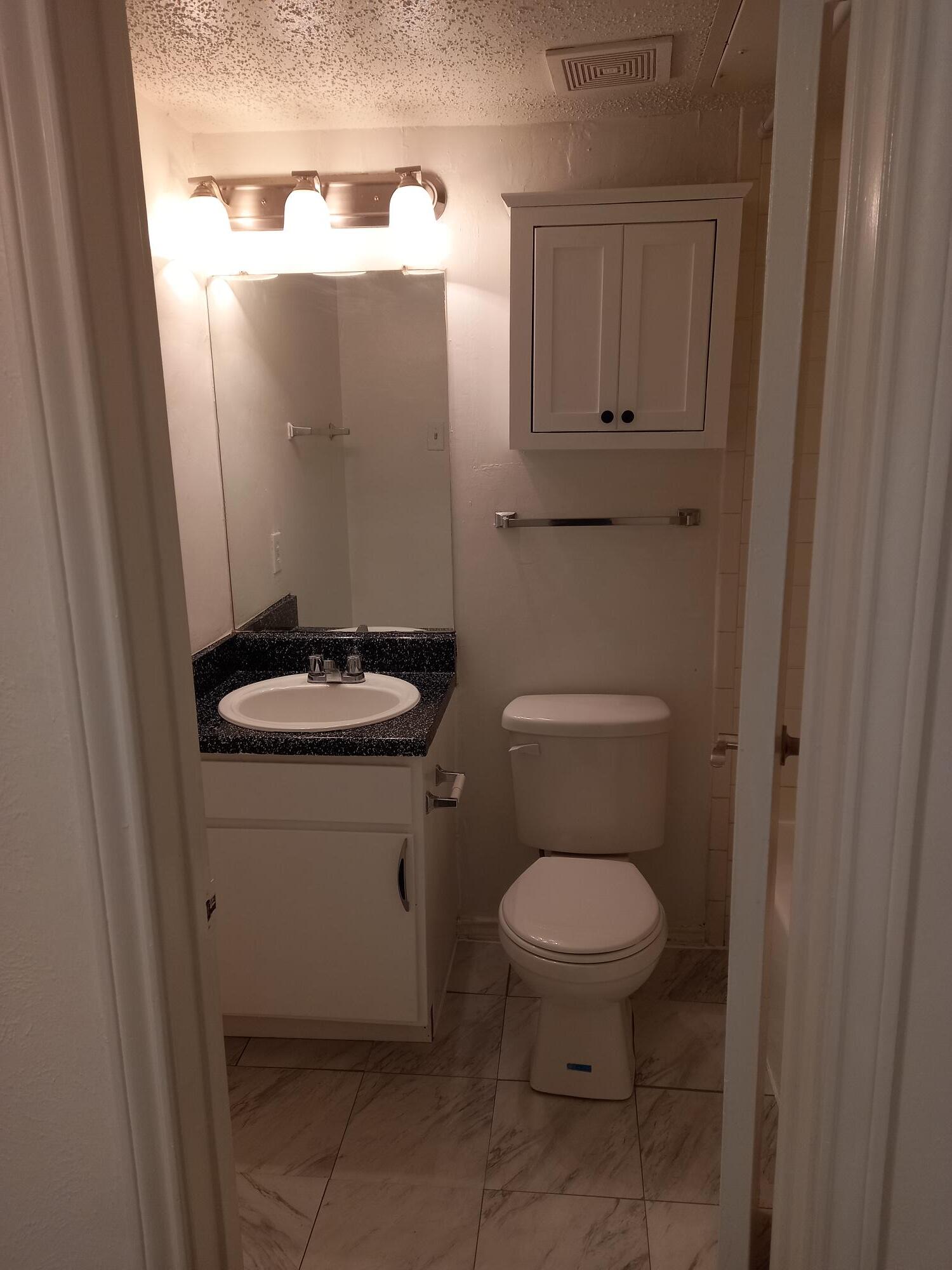 Building Photo - 9520 Royal Ln