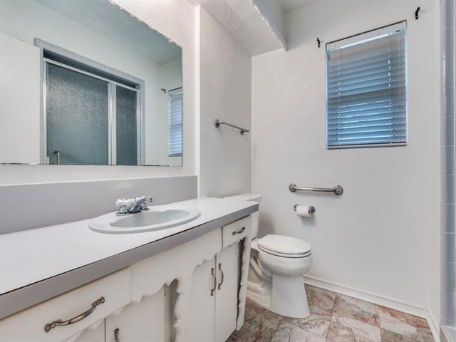 Building Photo - 2936 Woodmere Dr