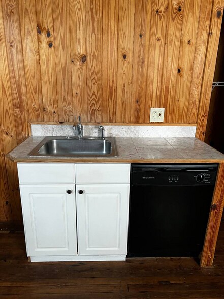 Building Photo - 1043 S Pine St