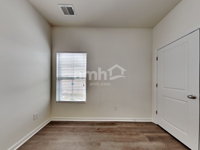 Building Photo - 3855 Annapolis Way