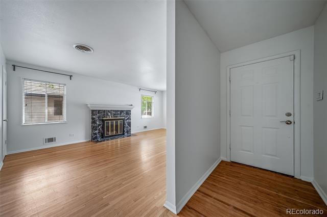 Building Photo - 3124 S Vine Ct