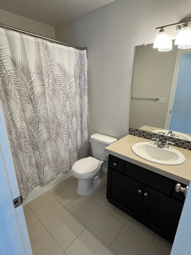 Building Photo - Three Bedroom House in SE Bend