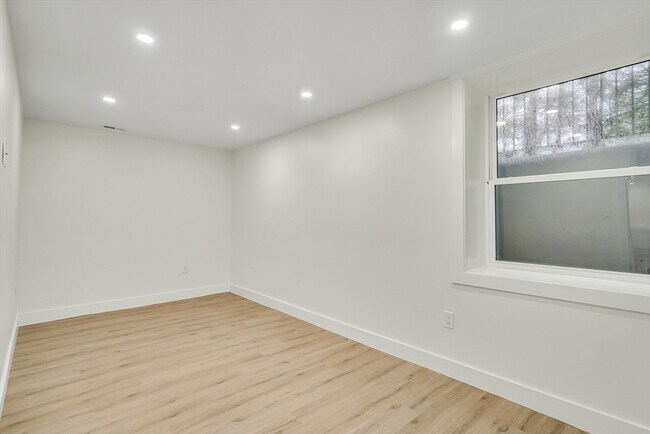 Building Photo - 22 Estabrook Rd