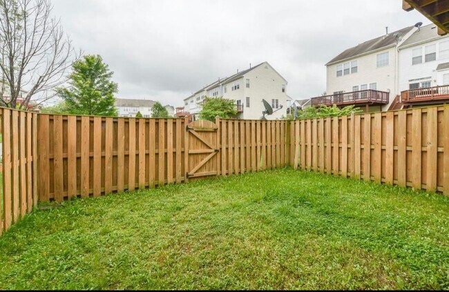 Building Photo - 22542 Maison Carree Square