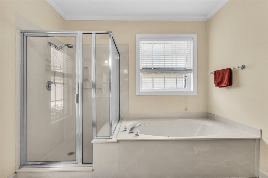 Building Photo - 109 Southernwood Pl