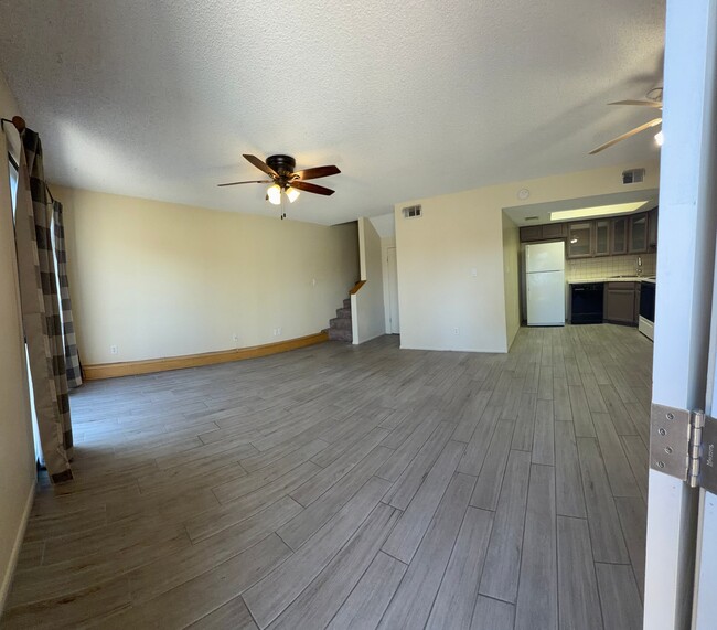 Building Photo - 2040 S Longmore