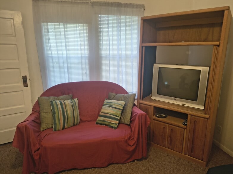 Building Photo - 700 Hughlett Ave