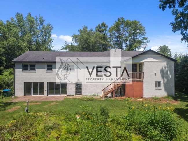 Building Photo - 90 Knob Hill Rd