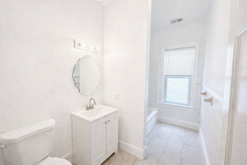 Building Photo - 98 Harrishof St