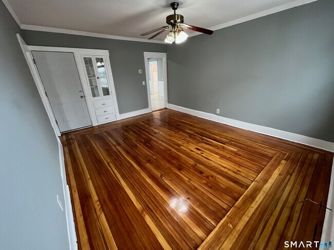 Building Photo - 146 Black Rock Ave