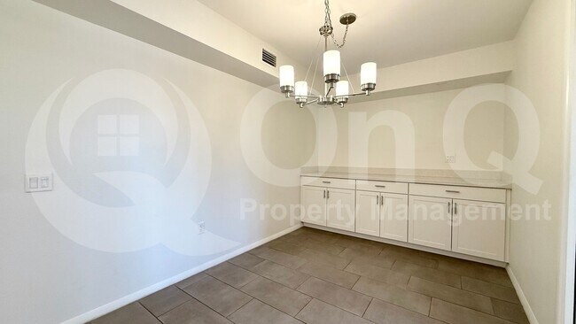 Building Photo - 13211 N Cedar Dr