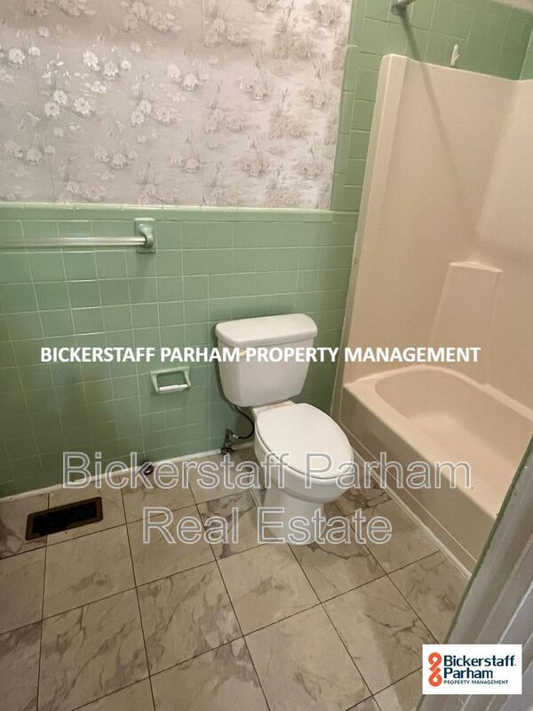 Building Photo - 21 Hemlock Dr