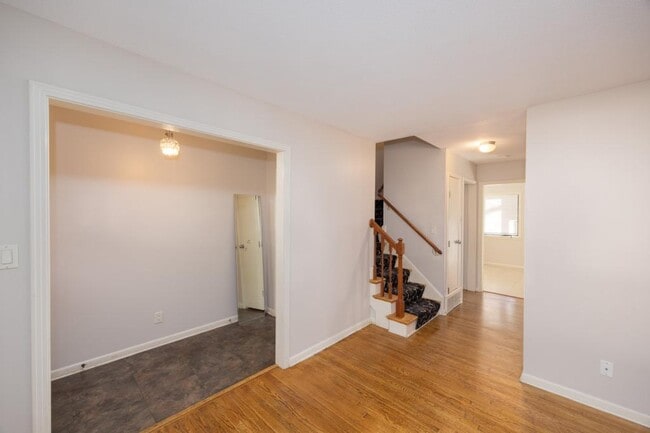 Building Photo - 9619 Outlook Dr