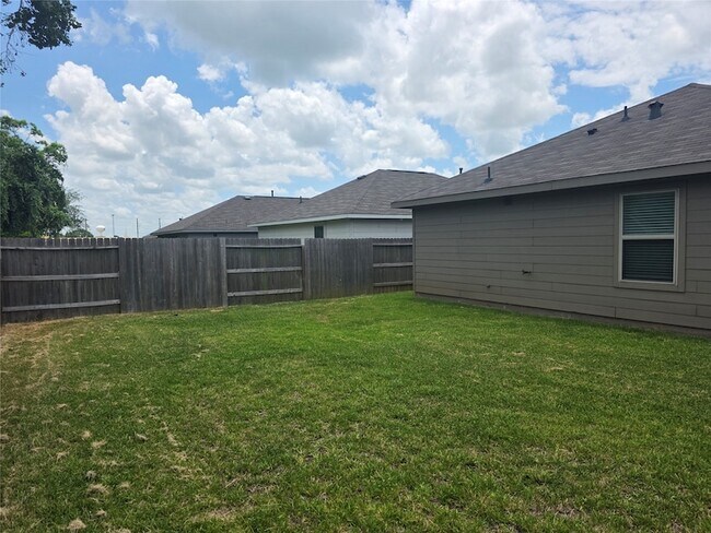 Building Photo - 314 Riverwood Village Ln