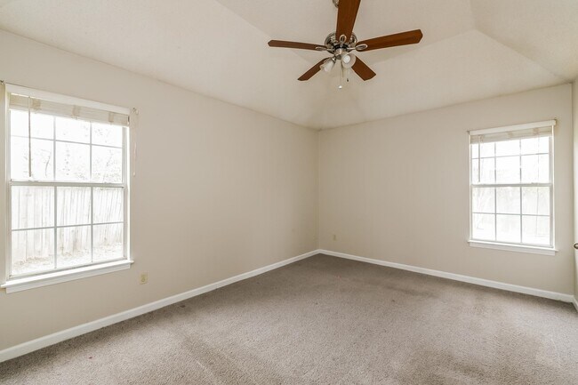 Building Photo - 7816 Lake Cross Dr E