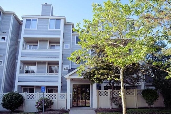 Building Photo - NOW AVAILABLE FOR RENTAL!!! A condominium-...
