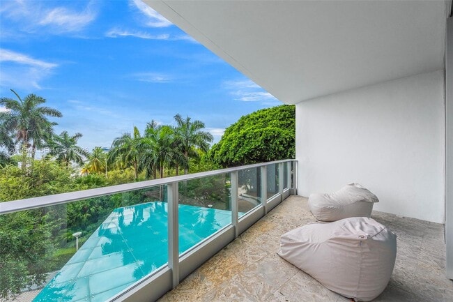 Building Photo - 2627 S Bayshore Dr